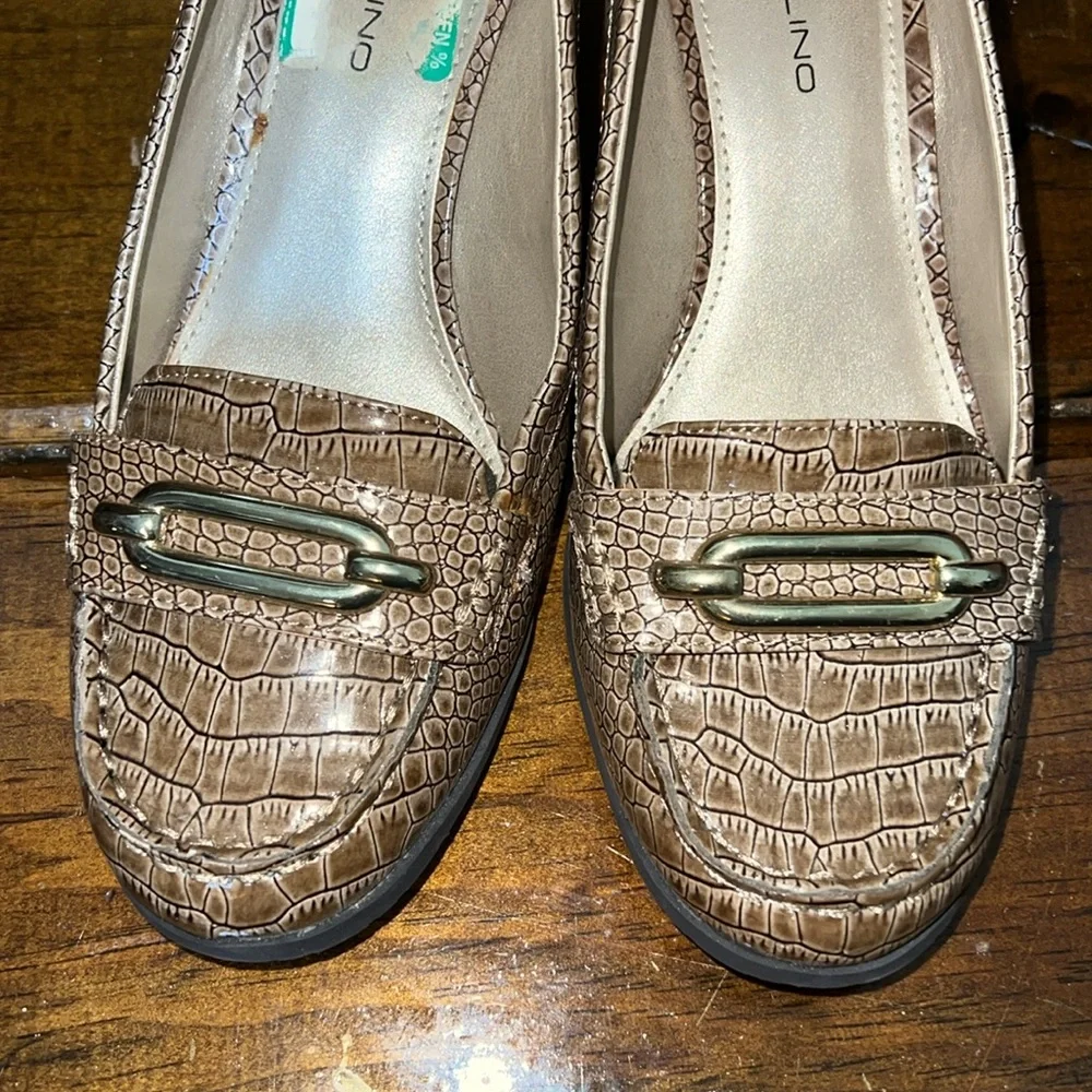 Bandolino‎ Tan Croc Heels w/ Gold Embellishment- 7